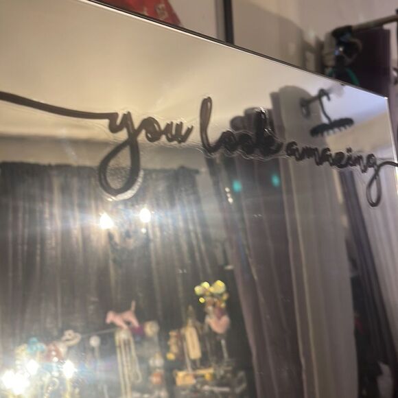 Nip peel & stick mirror sticker, affirmation you look amazing - black script - Picture 5 of 5